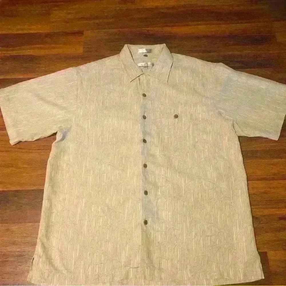 Geoffrey Beene 100 % Silk Shirt.